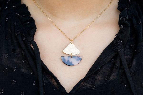 AVA BLONDE TORTOISE NECKLACE