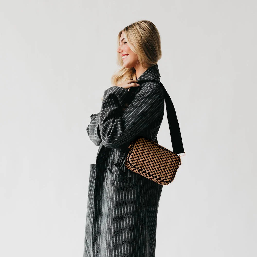 PRETTY SIMPLE WOVEN WILLOW CROSSBODY CAMERA BAG