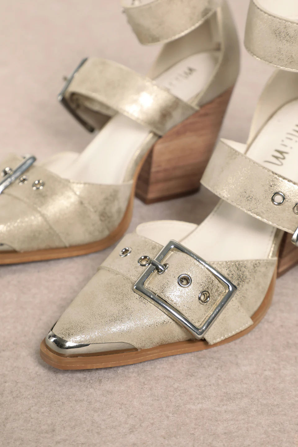 HENDRIX TO THE POINT SHOES