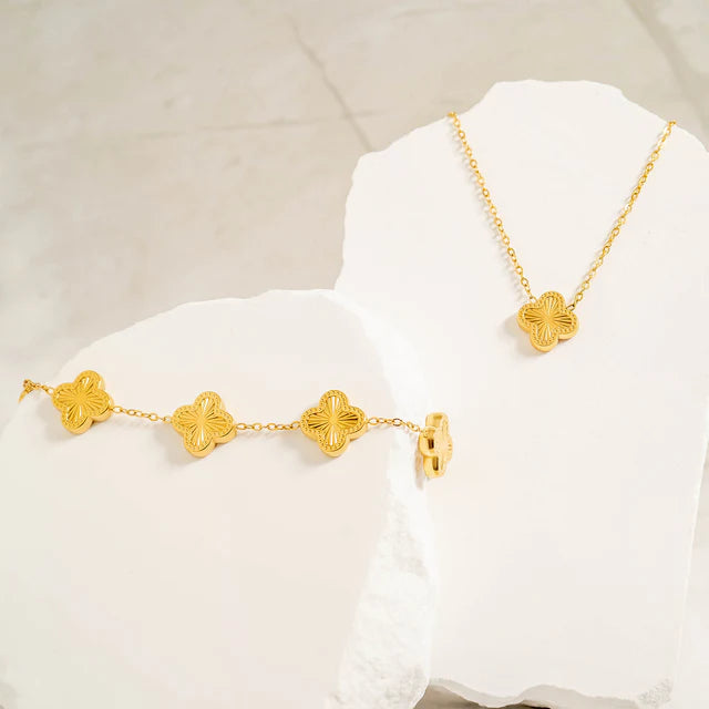LUCKY CLOVER NECKLACE 18K PVD *WATERPROOF*