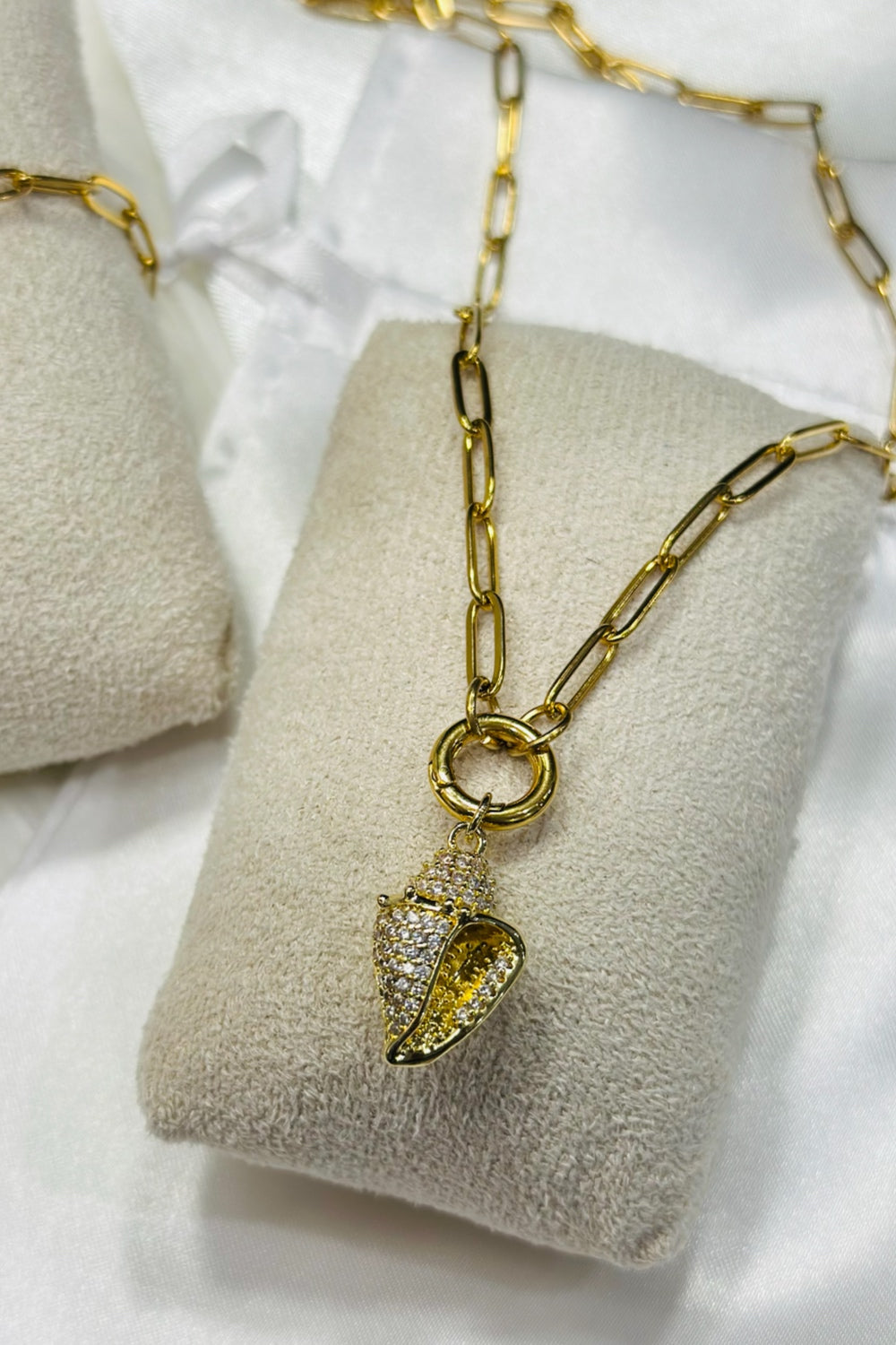 KW CZ CONCH SHELL PAPERCLIP CHARM KEEPER NECKLACE 18K PVD *WATERPROOF*