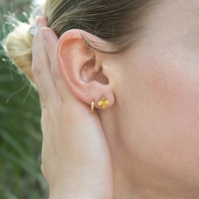 CLOVER STUD EARRINGS *WATERPROOF*