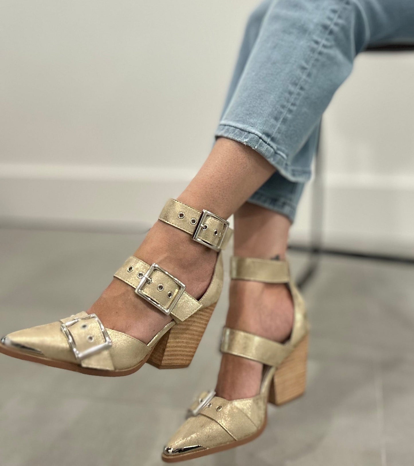 HENDRIX TO THE POINT SHOES