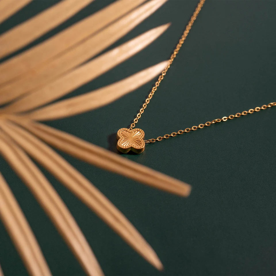 LUCKY CLOVER NECKLACE 18K PVD *WATERPROOF*