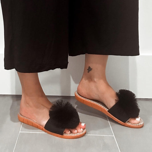 La-a-SOLE POM POM SLIDES