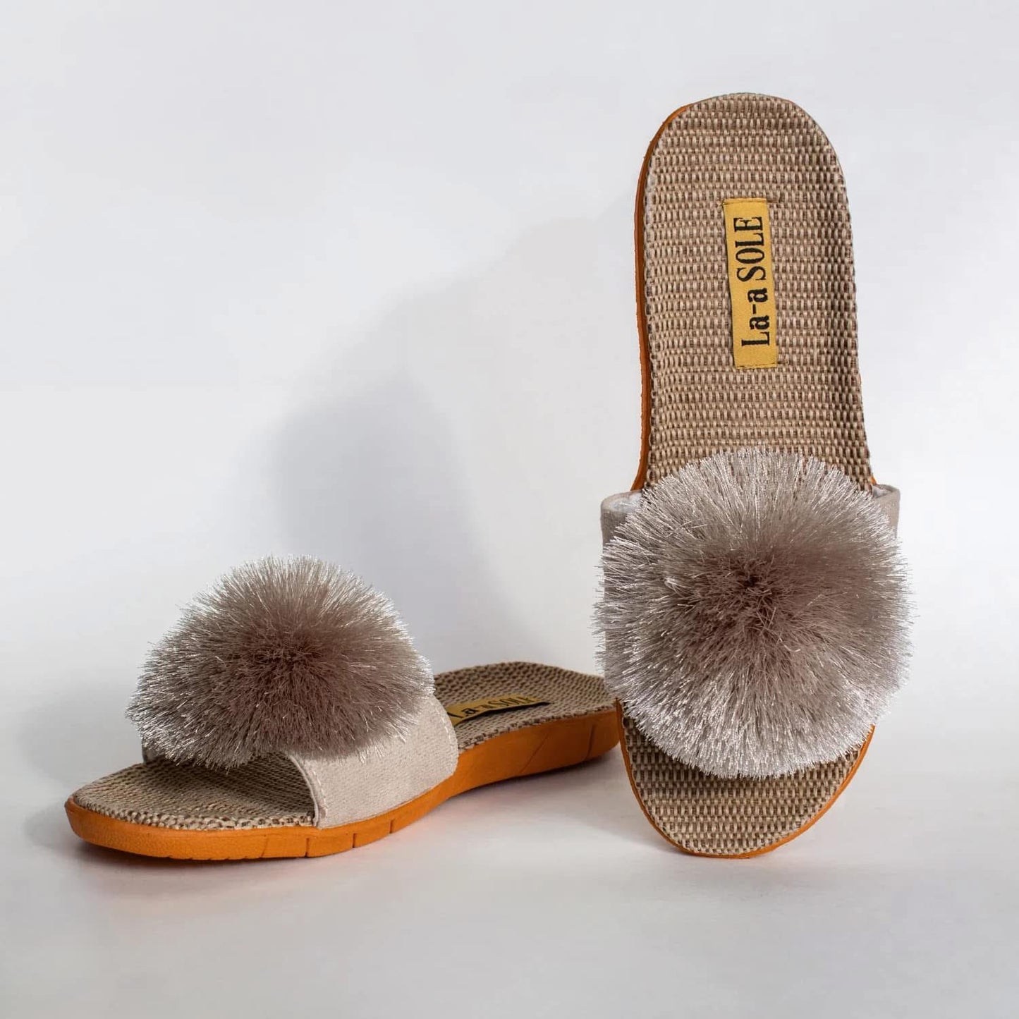 La-a-SOLE POM POM SLIDES
