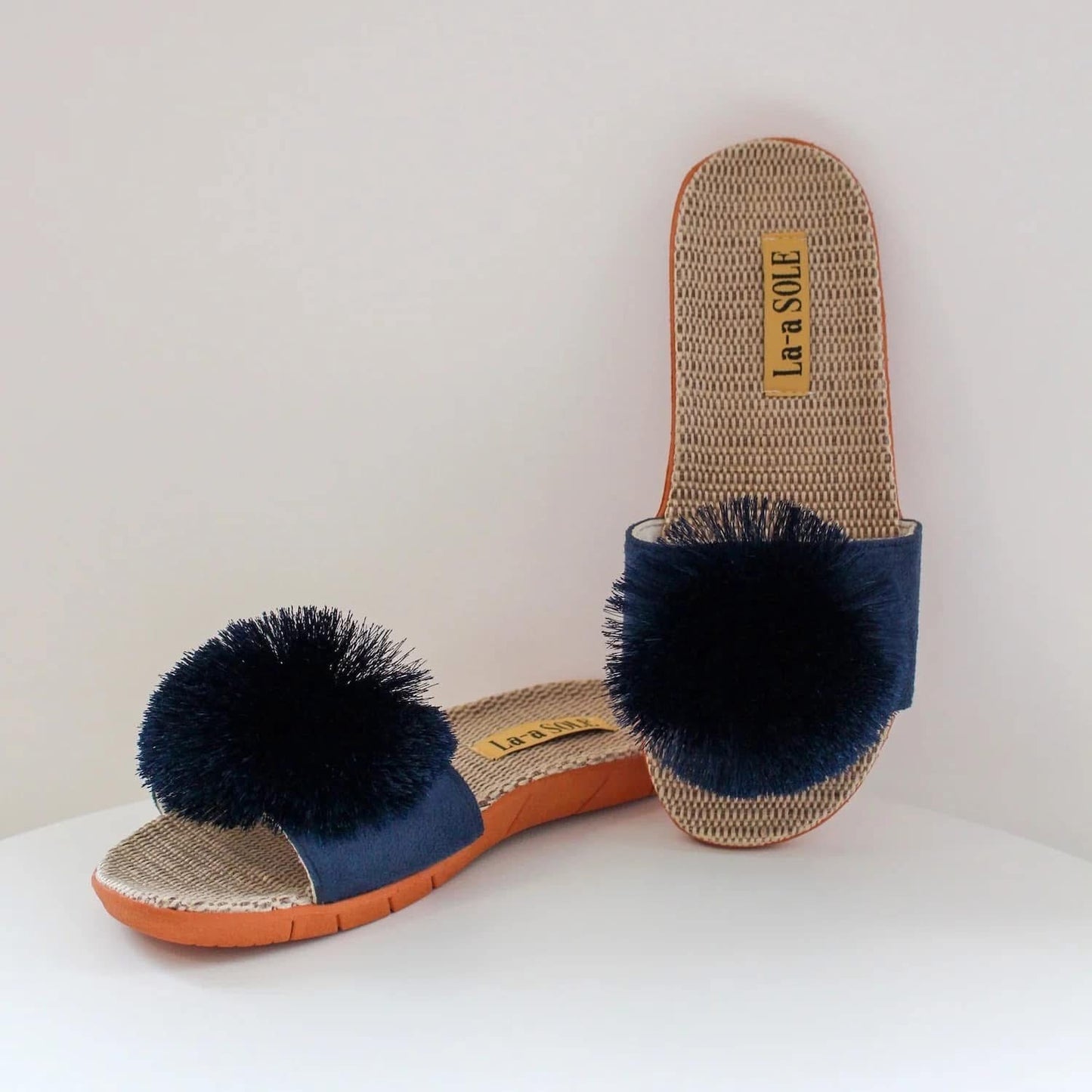 La-a-SOLE POM POM SLIDES