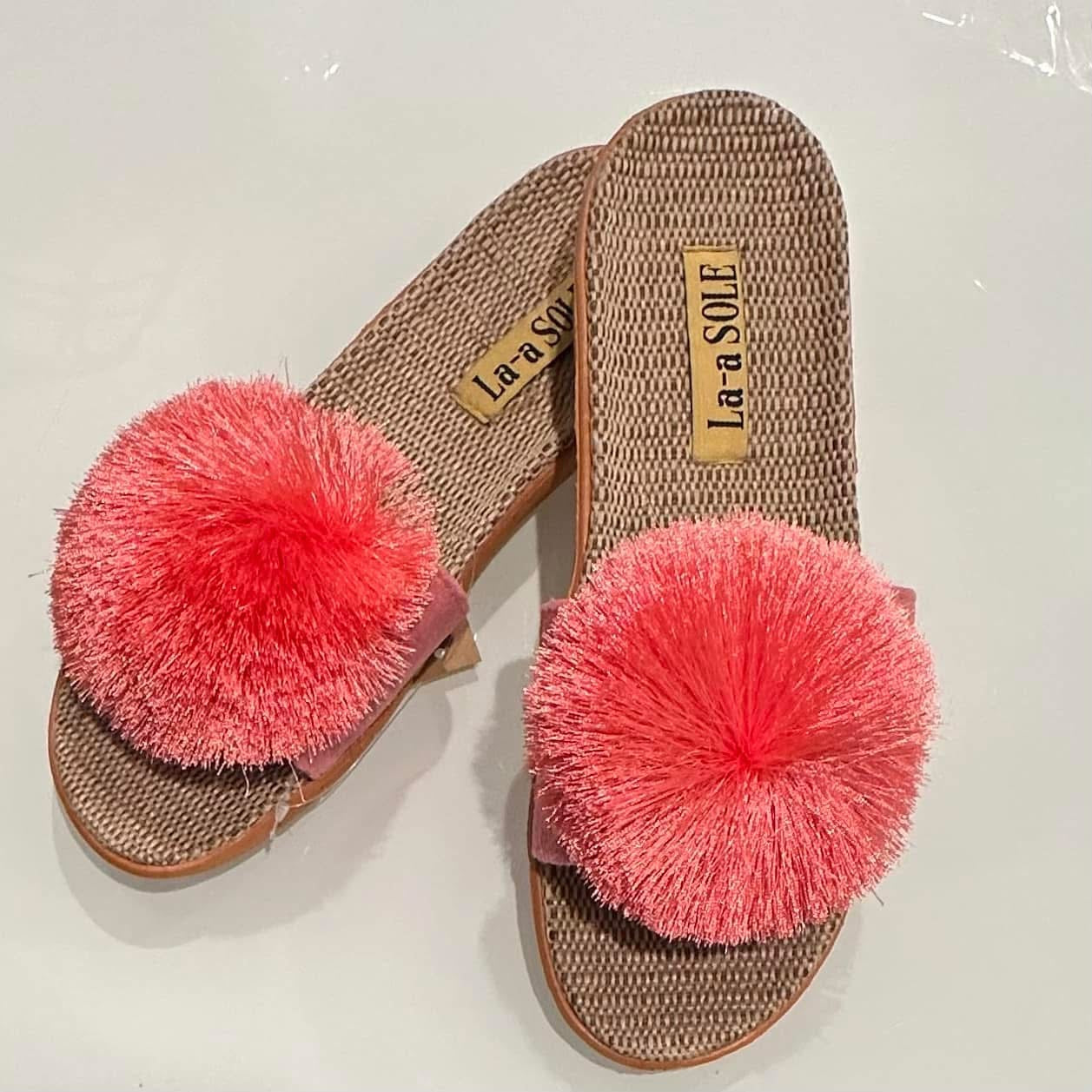 La-a-SOLE POM POM SLIDES