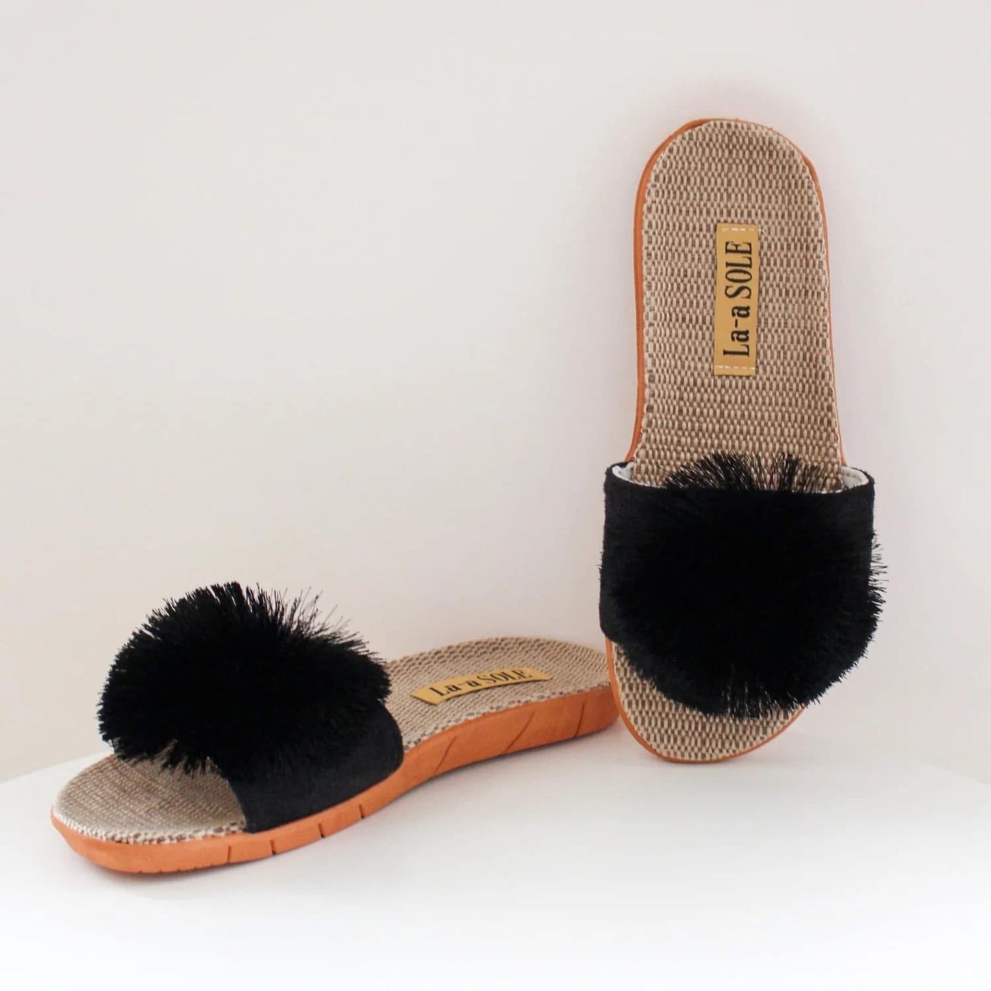 La-a-SOLE POM POM SLIDES