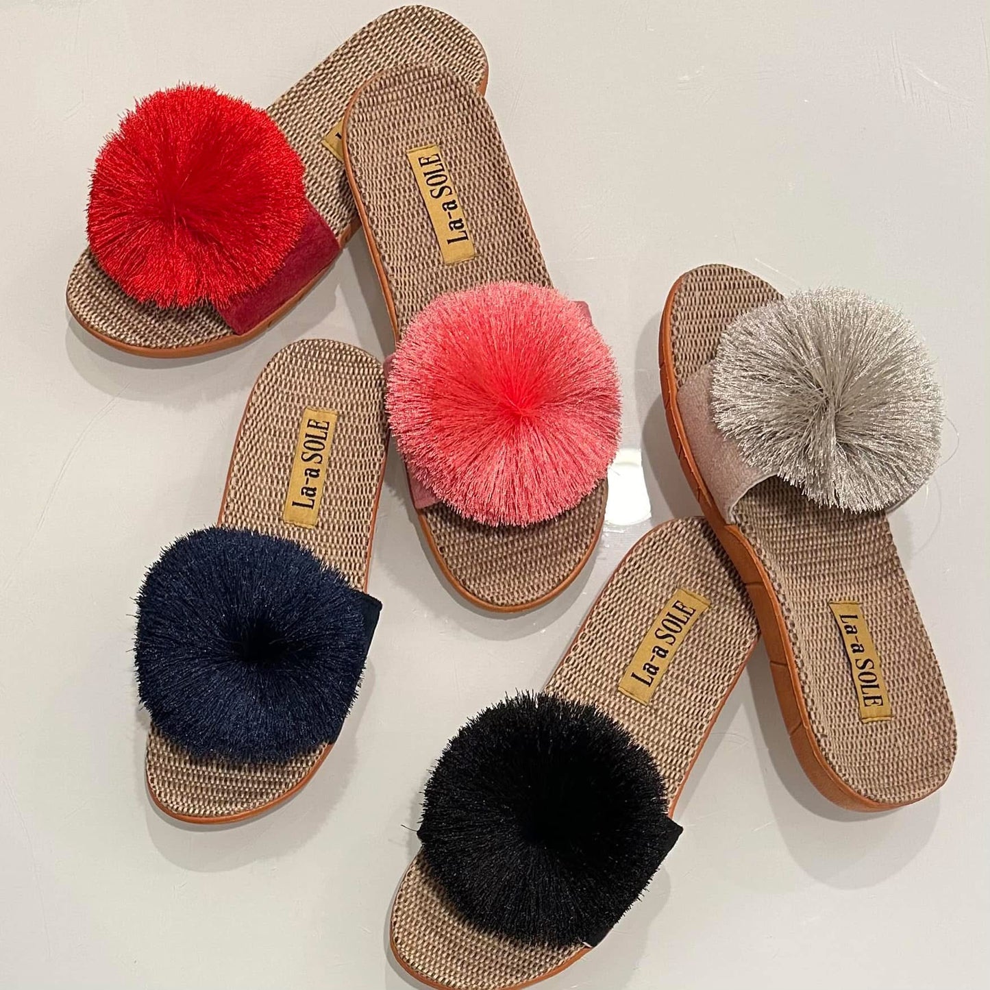 La-a-SOLE POM POM SLIDES