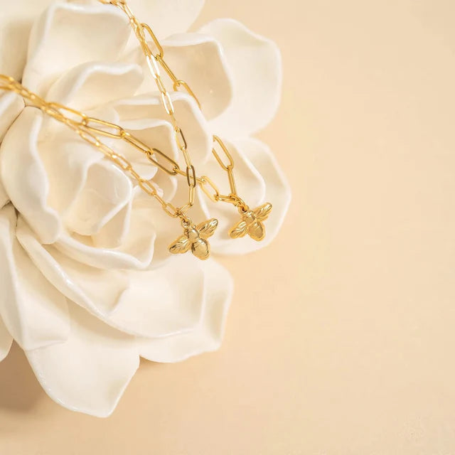 MOMMY & ME BEE CHARM NECKLACE SET